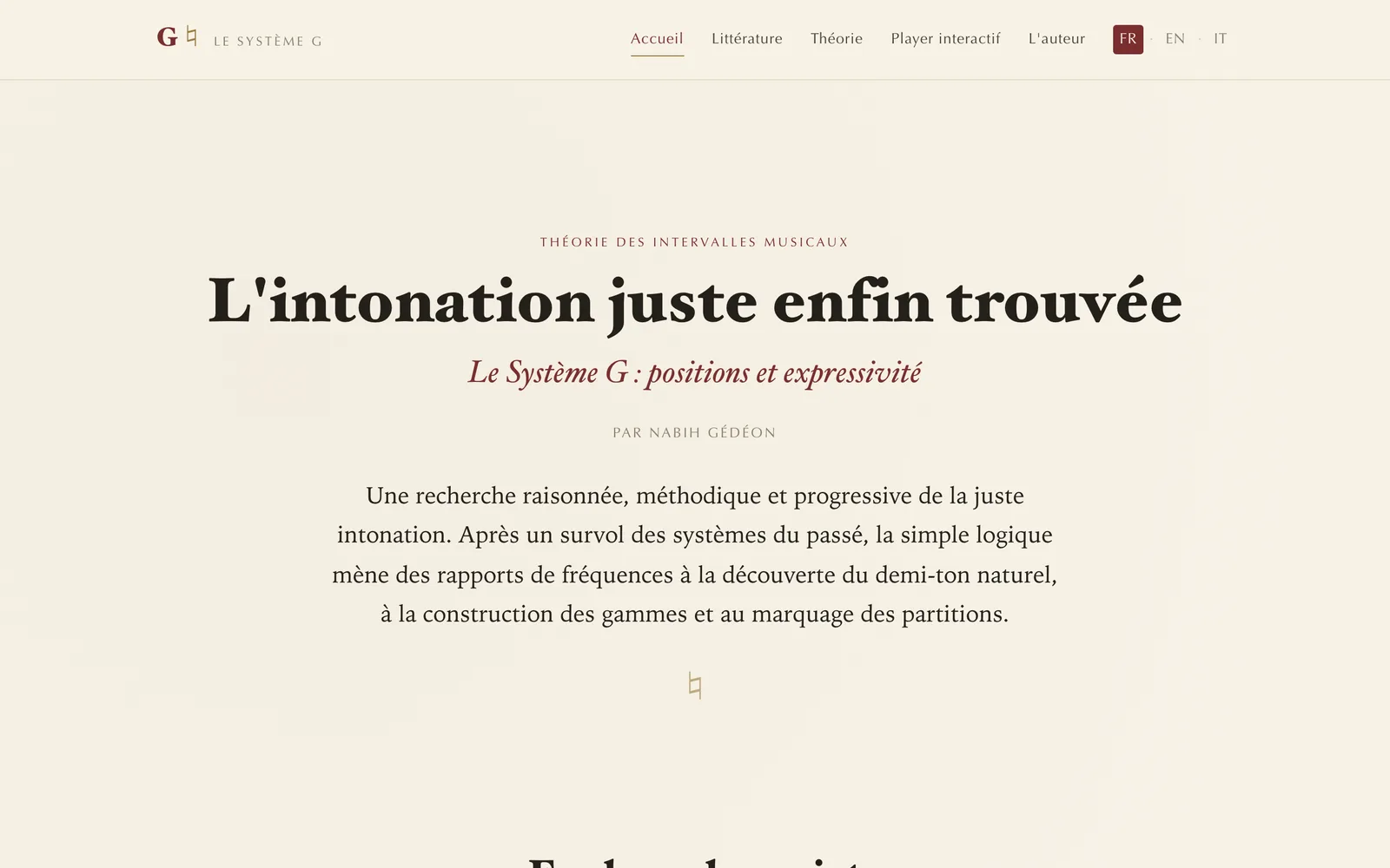 The site's home page in a serif on cream, titled 'L'intonation juste enfin trouvée' with the language switcher set to French.